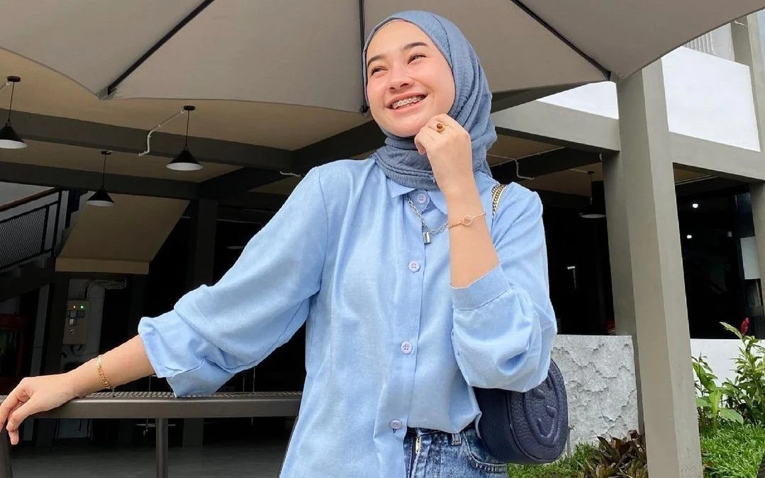 biru langit cocok dengan jilbab warna apa