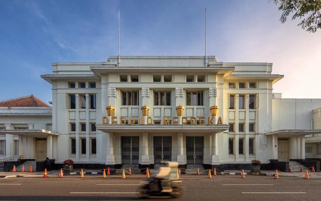 Susuri Jejak Historis di Tempat Bersejarah Bandung