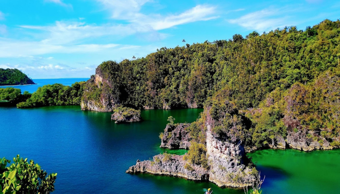 Pesona Pantai Sumedang Mirip Dengan Pantai Raja Ampat, Hamparan Pasir Putihnya Sangat Cantik