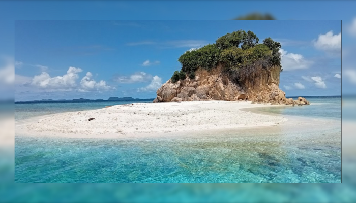 Pesona Pantai Sumedang Ter-Hits Sangat Mirip Sama Salah Satu Pantai Raja Ampat, Bisa Berenang Dekat Homestay