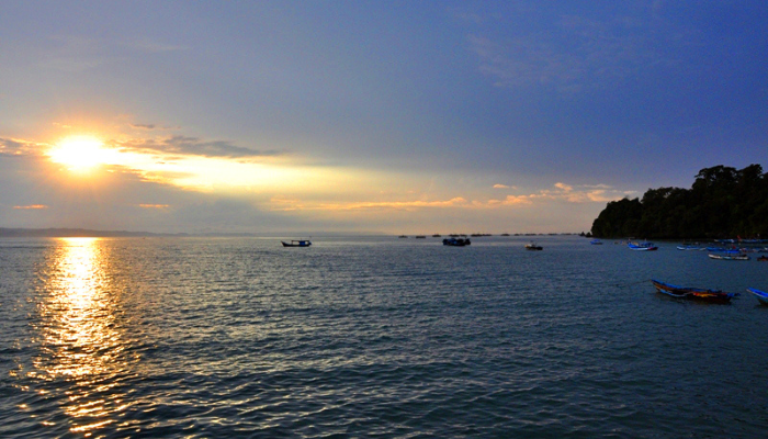 Punya Pemandangan Indah Beginilah Pesona Pantai Sumedang Mirip Dengan Pantai Pangandaran Dekat Dengan Al-Kamil!