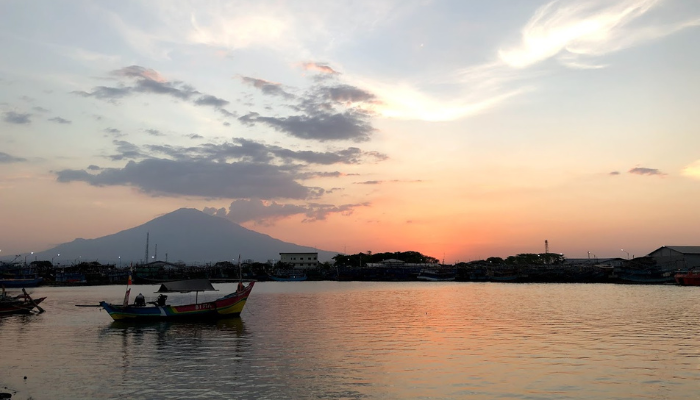 Pesona Pantai Cirebon Punya View Indah Kayak Pantai Barat Pangandaran, Yuk Liburan Kesini, Jangan Sampe Terlewatkan!