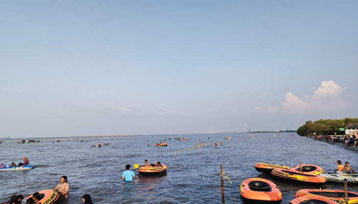 Warga Cirebon Harus Tahu! Inilah Pesona Pantai Cirebon Punya View Indah Kayak Pantai Barat Pangandaran