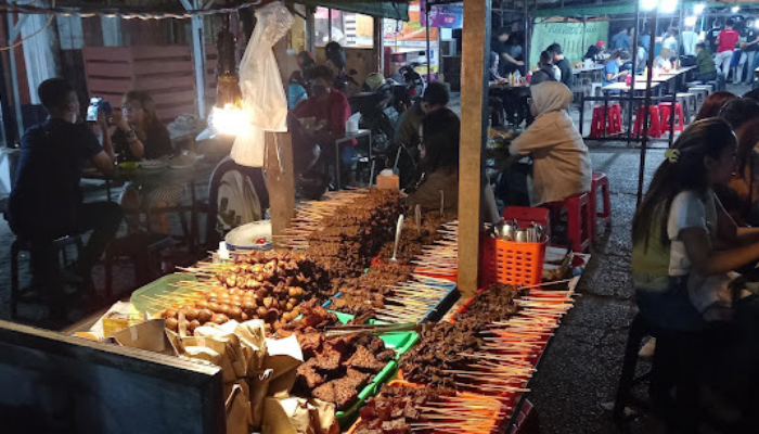 Angkringan Terdekat: Angkringan Dekat Alun-Alun Bandung Banyak Dikunjungi Gadis Cantik