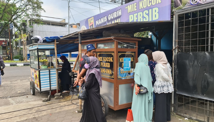 Mie Kocok Persib Bandung: Kuliner Favorit Kota Bandung Sekitar Stadion, Yuk Kepoin Lokasinya!