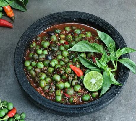 Pengalaman Belajar Memasak Masakan Sunda di Bandung Setelah Mencoba Sambel Keredok Leunca di Warung Ibu Imas