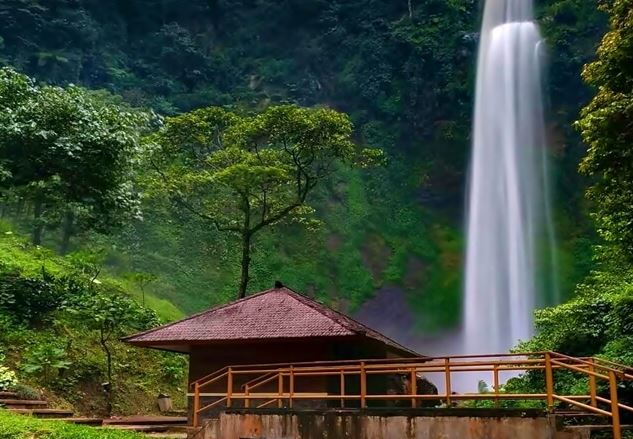 Menyusuri Keindahan Air Terjun Curug Cimahi Curug Pelangi Air Terjun Tertinggi di Bandung