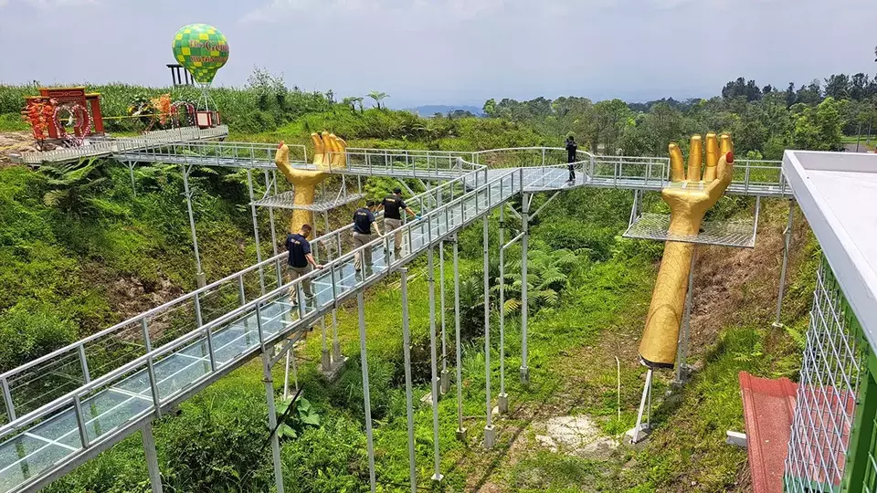 Petaka Jembatan kaca Banyumas