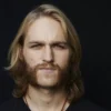 Inilah Profil Wyatt Russell, Pemain Utama Film Night Swim yang Berkarisma