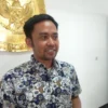 IMBAU: Ketua Divisi Teknis Penyelenggaraan KPU Sumedang, Iyan Sofyan, saat ditemui Sumeks di kantornya, baru-baru ini. Foto Asep Nurdin