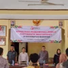 ATEP BIMO AS/SUMEKS BERIKAN MATERI: Pengamat dan Pemerhati Pemilu Ade Sunarya saat memberikan materi pada kegiatan Kegiatan Sosialisasi Pengawasan Pemilu Partisipatif Panwaslu Kecamatan Conggeang, di Gedung KPGC Kecamatan Conggeang, baru-baru ini.