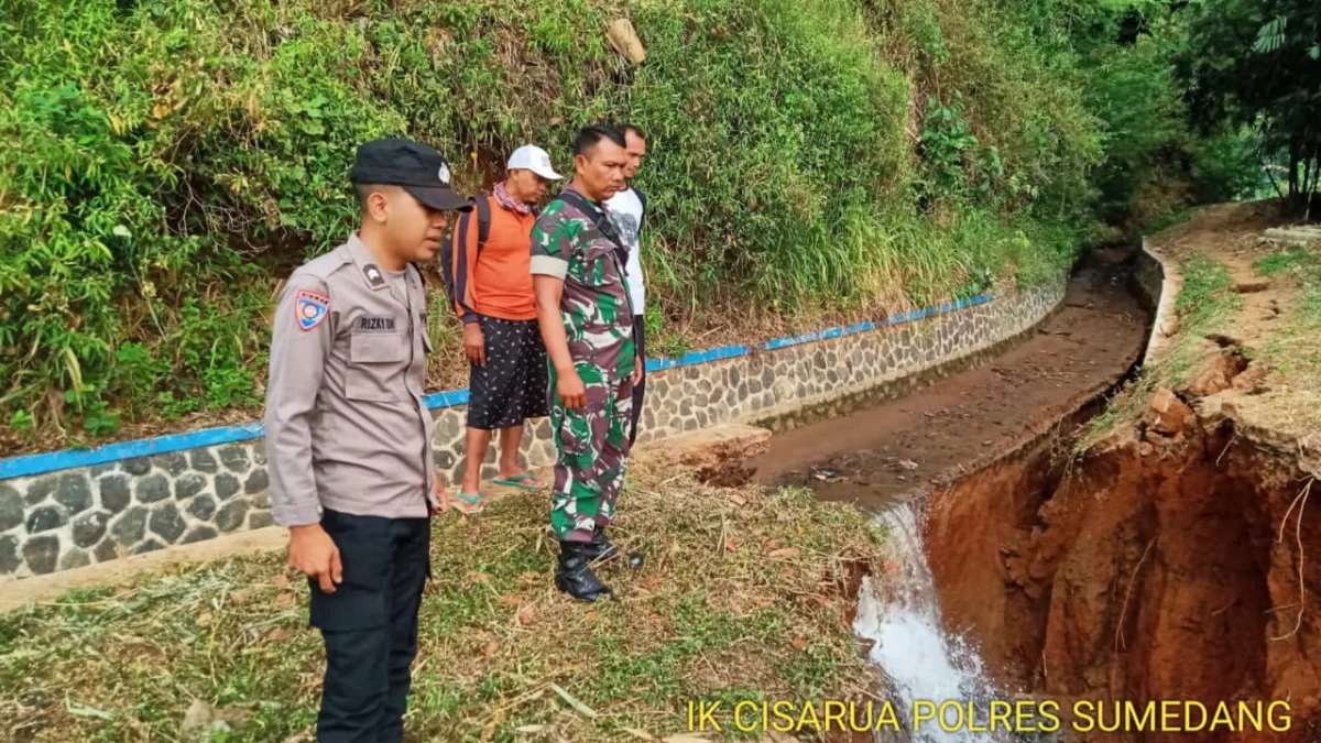 Ratusan Bata Sawah Siap Panen Tertimbun Longsor