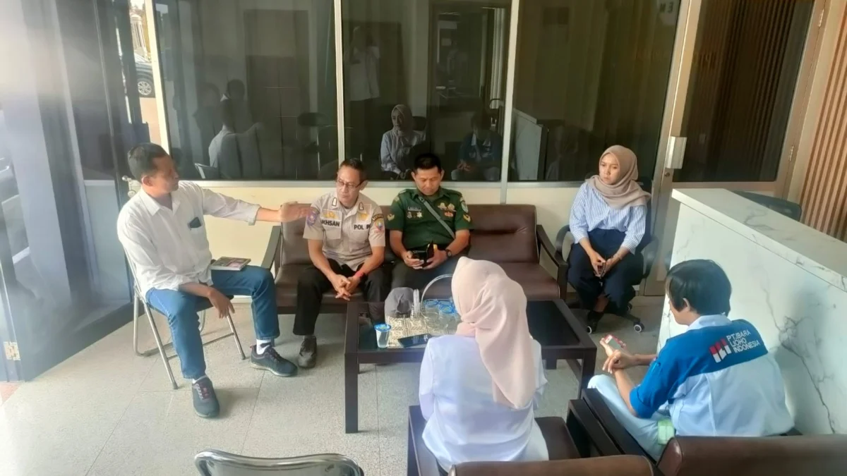 DISKUSI: Pihak berwenang dan penegak hukum terus melakukan penyelidikan terkait dugaan pemalsuan, di Desa Sawahdadap Cimanggung, baru-baru ini.