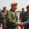 SIAP: Wakil Kepala Staf TNI Angkatan Udara  (Wakasau) Marsekal Muda  Agustinus Gustaf Brugman seusai menjadi Inspektur Upacara Peringatan Hari Jadi Komando Pasukan Gerak Cepat (Kopasgat) ke-76 di Pangkalan Udara TNI AU Sulaiman, Margahayu Kabupaten Bandung, baru-baru ini. ISTIMEWA