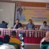 Caption : Kasi Pemdes Kecamatan Sumedang, Endang Rohman, Sip, saat menyampaikan tujuh isu prioritas DD tahun 2024 pada kegiatan monitoring Musrenbangdes di Desa Kebonjati, baru-baru ini.