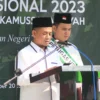 PERINGATI: Pimpinan Pondok Pesantren Al-Hikamussalafiyyah, H. Sa’dulloh saat memperingati Hari Santri Nasional di lapangan Pondok Pesantren Al-Hikamussalafiyyah Sukamantri Tanjungkerta Sumedang.