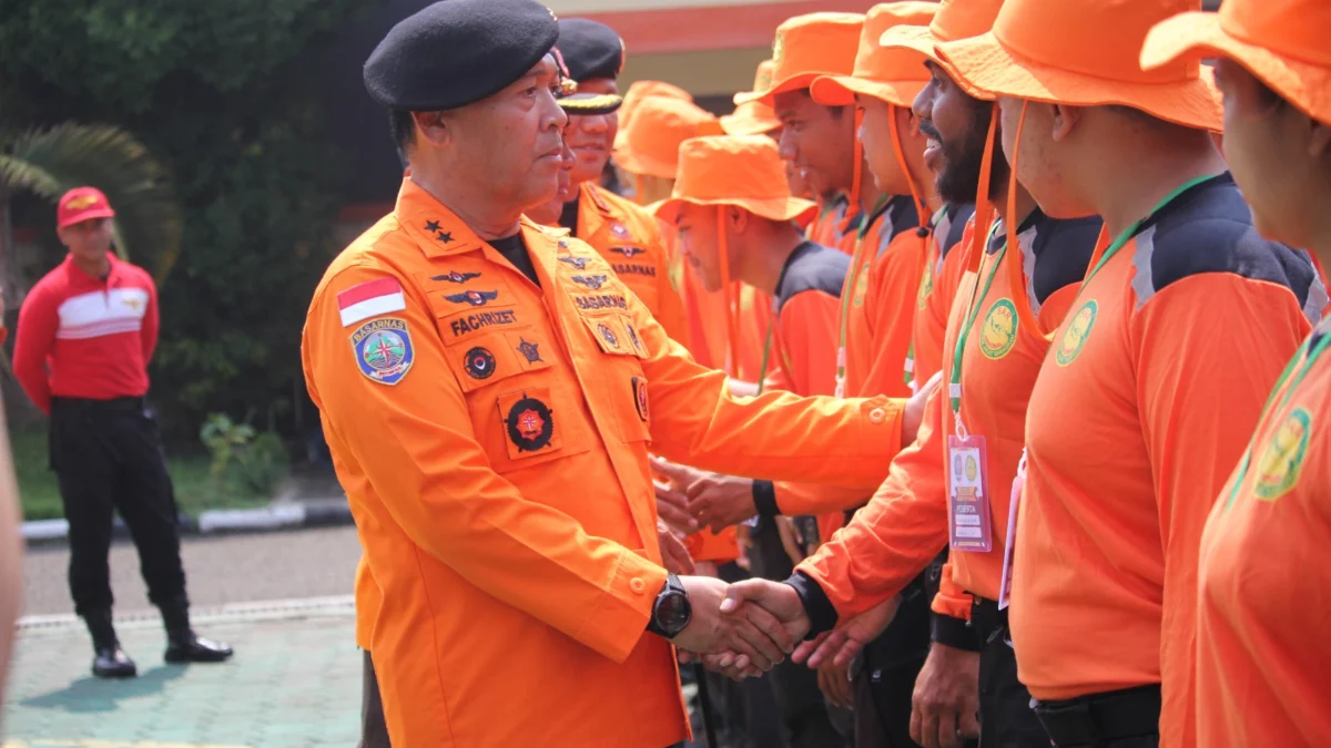 ANTUSIAS: Deputi Bidang Sarana Prasarana dan Sistem Komunikasi Pencarian dan Pertolongan, Marsekal Muda TNI Fachrizet, secara resmi membuka Pelatihan Potensi SAR Jawa Barat di kantor SAR Bandung, baru-baru ini.