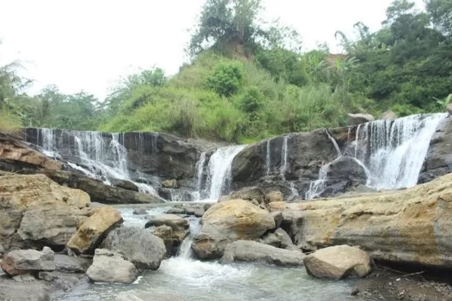 Niagara Falls-nya Orang Sumedang, Ini Curug Buhud Sumedang yang Wajib Kamu Kunjungi