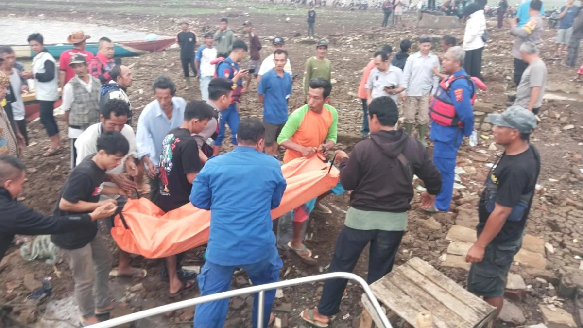 Atang Tewas Tersambar Petir Saat Sedang mencari Ikan di Waduk Jatigede