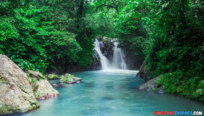 Sejernih Air Situ Cipanten Wisata Air Terjun Kroya Sambangan Bali ini Jadi Favorit Warga Pulau Jawa Lho