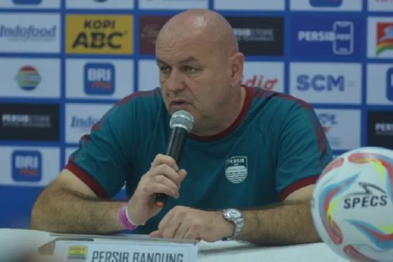 Bojan Hodak Girang Jelang Lawan Arema FC Persib Siap Pamer Kekuatan