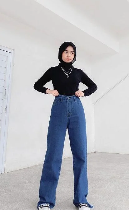 Berikut Padu Padan Celana Jeans Biru Tua Cocok dengan Baju Warna Apa?