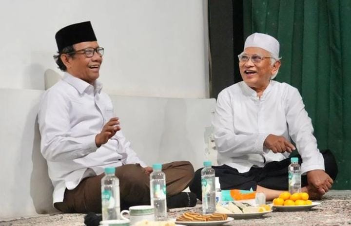 Mahfud MD Berdialog dengan Gus Mus