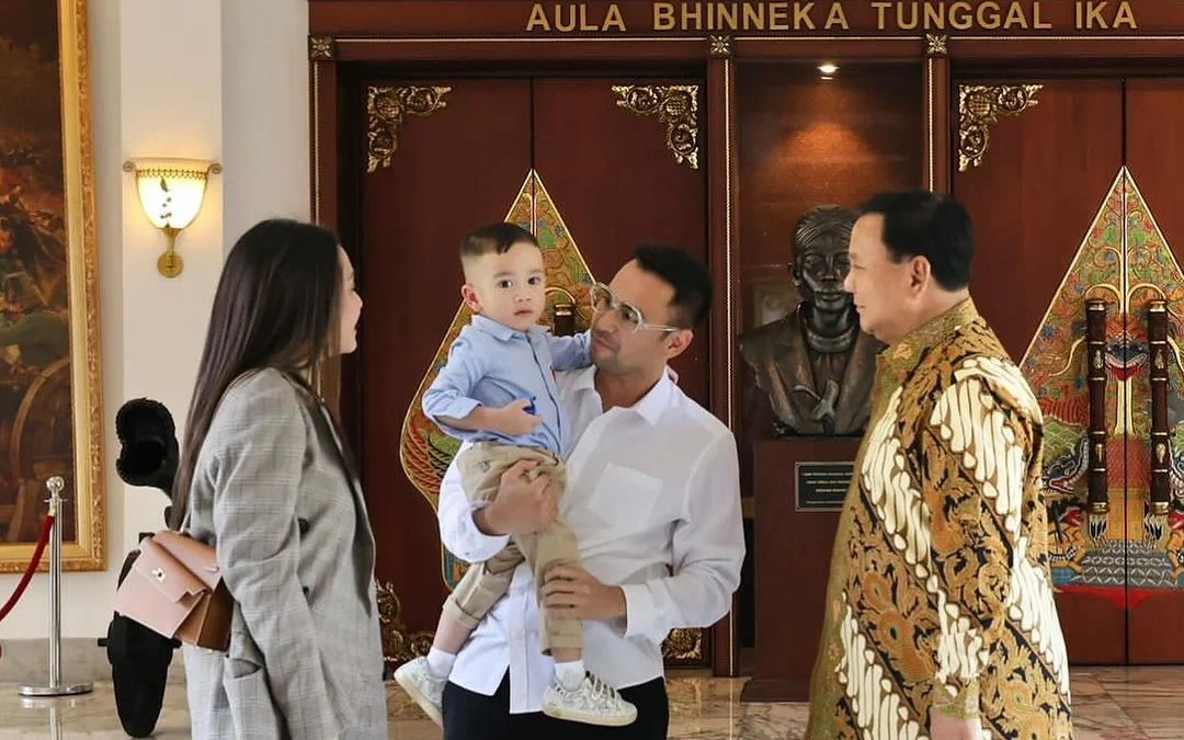 Prabowo Foto Bareng Cipung, Makan Siang Bersama Para Selebritis dan Influencer