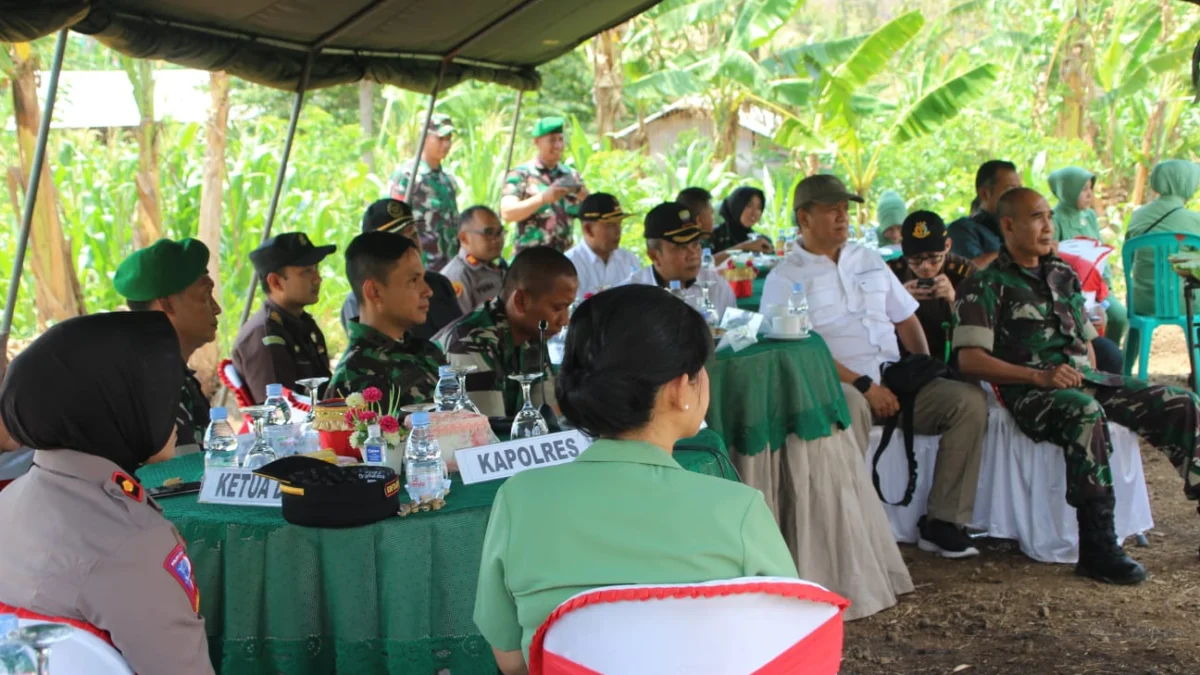 SEKSAMA: Unsur Forkopimda dan SKPD Kabupaten Sumedang  menghadiri Kegiatan Video Converence (Vidcon) Gerakan Nasional Ketahanan Pangan (Hanpangan) Jajaran TNI Tahun 2023 dengan Wakil Presiden RI di Blok Pasirpeusing Desa Naluk Kecamatan Cimalaka, baru-baru ini.