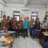 SEPAKAT: Perwakilan paguyuban pasar sehat Cicalengka, Dishub, dan tokoh-tokoh di wilayah pasar sepakat bersama-sama membenahi kondisi di Kecamatan Cicalengka terutama soal PKL.