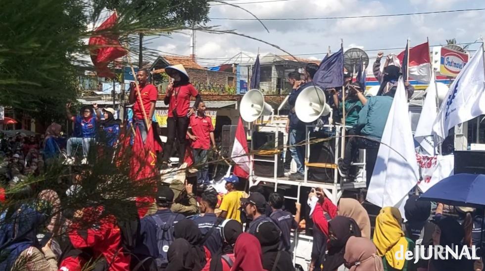 Para Buruh di Garut Demo Tuntut Kenaikan UMK 2024, Rekayasa Jalan Kota di Berlakukan