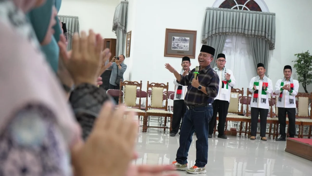 IMBAU: Herman usai menghadiri pelantikan Unit Pengumpul Zakat (UPZ) kecamatan se-Kabupaten Sumedang masa bakti 2023-2025 di Gedung Negara Kabupaten Sumedang, kemarin.