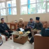 DISKUSI: Kepala SMK Pembangunan Indonesia, Chandara Purnama bersama Kektua Yayasan Bina Andi Mulaya Kusuma dan perwakilan dari Kemenag saat membahas untuk pembangunan Masjid Tanmiyah di kampus SMK Pembangunan Indonesia, Rabu (22/11/2023).