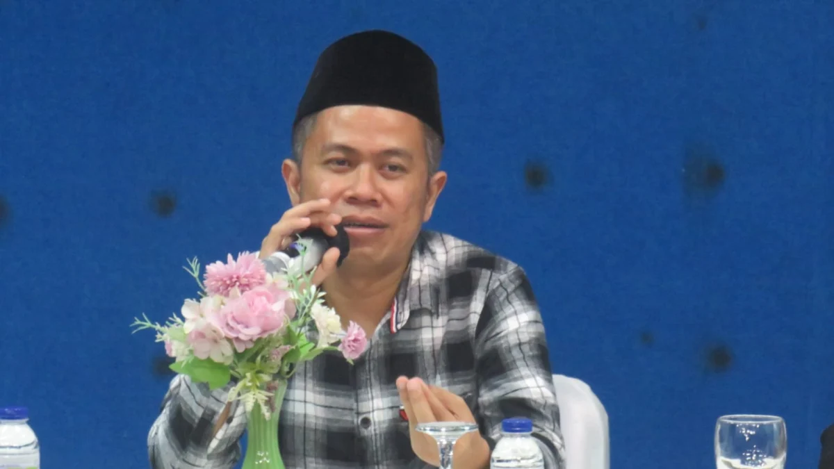 IMBAU: Pengamat Pemilu dan Demokrasi, Ade Sunarya saat berbincang dengan Sumeks, kemarin.