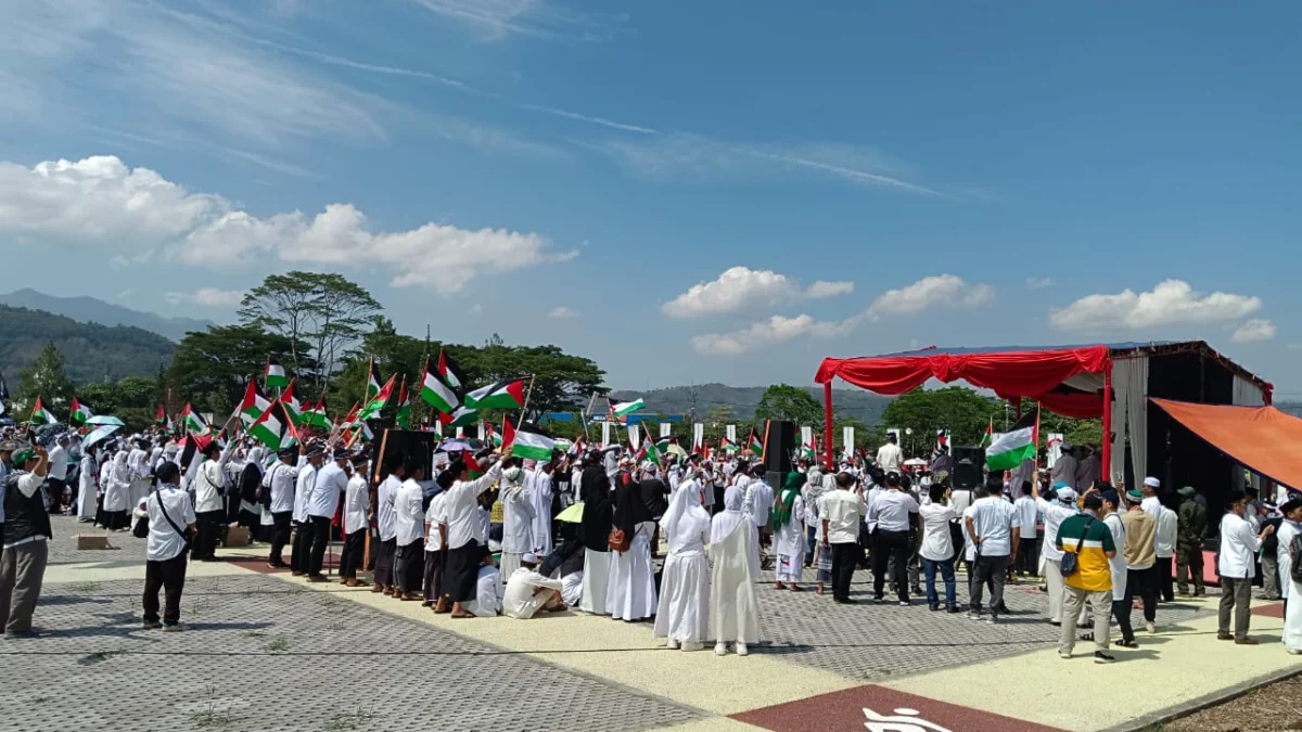 Ribuan Masa Bela Palestina di Halaman Gedung Pemda Sumedang