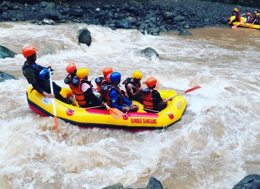 Pesona Wisata Arung Jeram dan Tubing di Desa Citepok, Sumedang