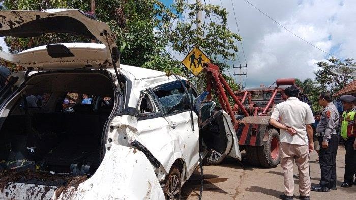 Penampakan Bangkai Avanza yang Terjun ke Jurang di Rancakalong, Sumedang