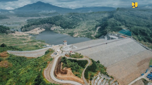 Selain Pemandangan yang Indah, Ini Manfaat Besar Bendungan Cipanas