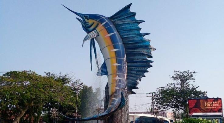 Patung Ikan Marlin di Pangandaran