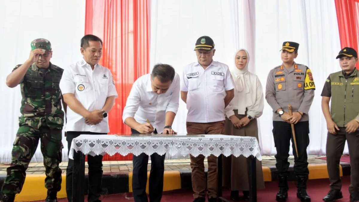 Pj Gubernur Jawa Barat Bey Machmudin Meresmikan Jembatan Walahar Karawang