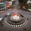 Tugu Adipura yang Ada di Bunderan Alamsari