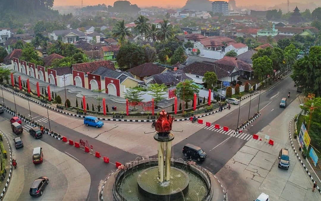 Semua Ini Tentang Bunderan Polres Lama (Mahkota Binokasih)