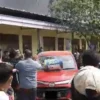 Karena Salah Paham Mobil Dirusak Masa Di Bekasi, Namun Berakhir Damai