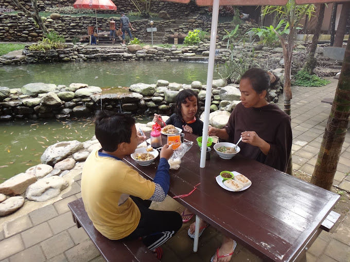 Libur Nataru di Kampung Karuhun Sumedang