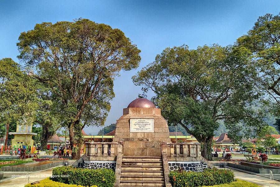 Sejarah Alun-alun Sumedang dan Monumen Lingga