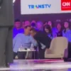 Prabowo Tarik Jaket Bahlil di Debat Cawapres 2024! Apa Isi Bisikan Rahasia di Telinga Menteri Investasi?