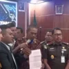 Drama Tragis! Pemilik Kambing yang Menusuk Pencuri Hingga Tewas, Kini Bebas dari Jeratan Hukum! Tangis Haru dan Sujud Syukur Mengiringi Keputusan Kontroversial Kejaksaan!