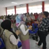 ANTUSIAS: Pj Bupati Sumedang Herman Suryatman melakukan sharing session sekaligus pembinaan terhadap 150 koordinator bidan, bidan desa, perwakilan kader dan perwakilan dari mahasiswa KKN Tematik Gotong Royong Membangun Desa, baru-baru ini.