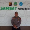 IMBAU: Baur STNK Samsat Sumedang Aipda Feri Nurdiana SH, saat ditemui Sumeks di kantornya memaparkan terkait program pemutihan yang akan segera berakhir, baru - baru ini.