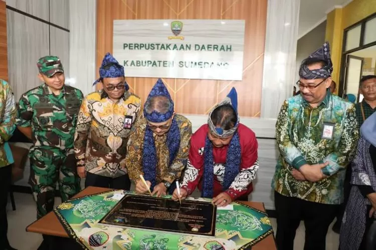 Tingkatkan Literasi di Sumedang, Pj Bupati : Satu Kampung Satu Perpustakaan